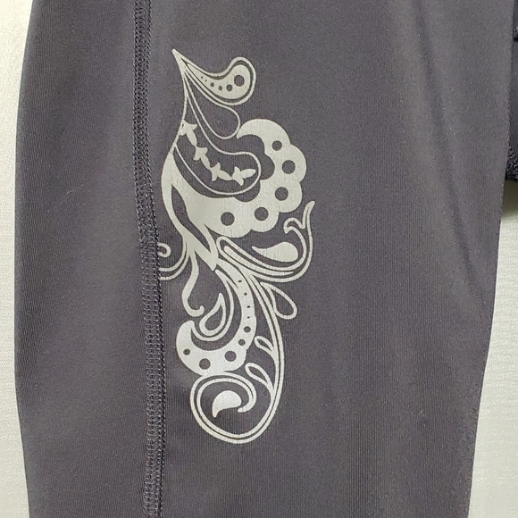 Qty (2) Athleta Sz Small Style 862108 Reflective Crop Leggings - Picture 4 of 16